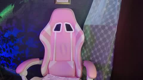 Hannah VACATION 17 - 27 AUGUST online show from February 5, 2:16 pm