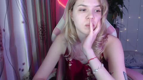 Hannah VACATION 17 - 27 AUGUST online show from December 22, 8:25 pm