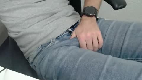 Snapshot of swisstom72 chatting on September 9, 7:36 pm swisstom72 online show from September 9, 7:36 pm