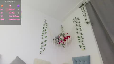 Helen  online show from November 11, 9:06 pm