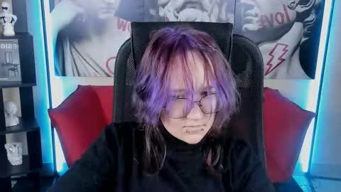 syllviareed online show from December 19, 8:10 am