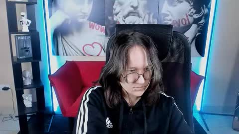 syllviareed online show from December 15, 7:37 am