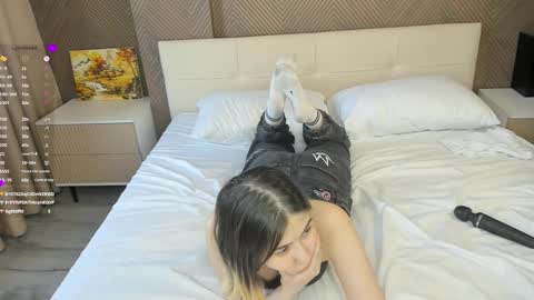 Mia online show from March 1, 9:51 am