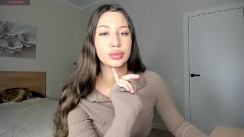 Snapshot of synop_sis chatting on September 11, 8:48 am Mila online show from September 11, 8:48 am
