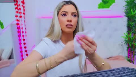 Arianna online show from February 10, 1:22 pm