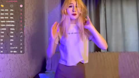 Tessa online show from April 18, 3:25 pm