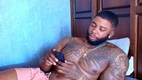 Tairon Tucke online show from March 2, 2:10 pm