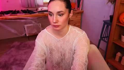 Lizzy online show from October 31, 8:48 am