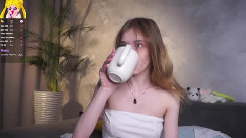 Mia online show from April 4, 1:12 am