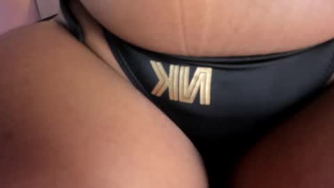 Tami online show from December 3, 8:31 pm