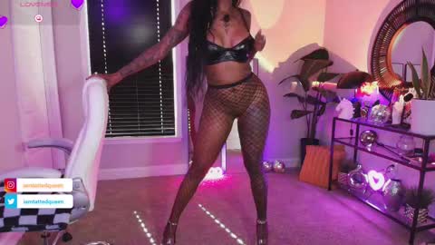 Snapshot of tatted_vixen chatting on September 13, 9:28 pm Tatted Queen online show from September 13, 9:28 pm