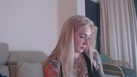 tattoobbgirl online show from December 17, 8:04 pm