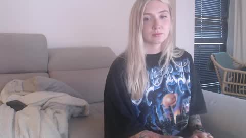 tattoobbgirl online show from November 8, 4:32 pm