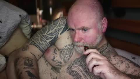 Tattooeddilf 01 online show from April 6, 11:06 pm