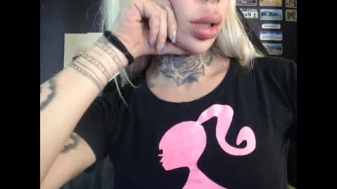 Snapshot of tatuada_safada chatting on September 11, 2:57 am tatuada_safada online show from September 11, 2:57 am