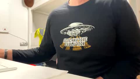 Tatuador40 online show from November 9, 11:29 pm