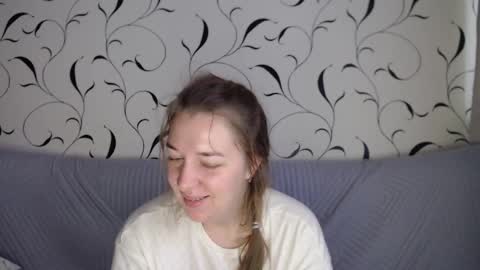 Snapshot of taxxxu chatting on October 10, 6:19 am Diana online show from October 10, 6:19 am