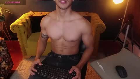 Tayler online show from November 28, 2:41 am