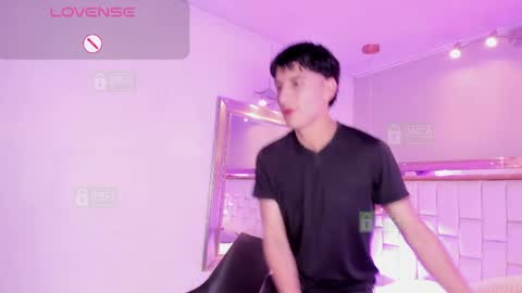 taylor_brooks_ online show from April 1, 9:12 pm