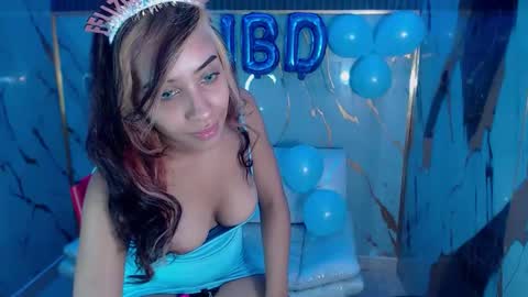 Taylor online show from December 4, 8:19 pm