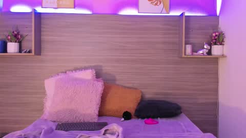 Taylor  online show from February 15, 3:28 pm