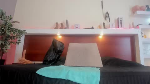 Taylor online show from December 22, 8:26 pm