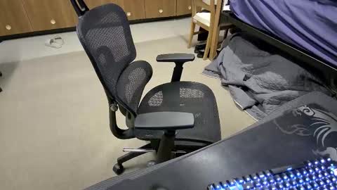 Snapshot of tbone_93 chatting on October 27, 12:54 am Tbone online show from October 27, 12:54 am