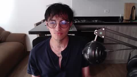 Teo independent model online show from July 3, 12:21 pm