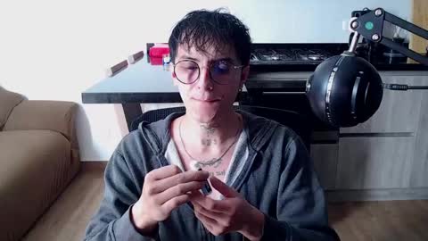 Teo independent model online show from March 31, 12:27 pm