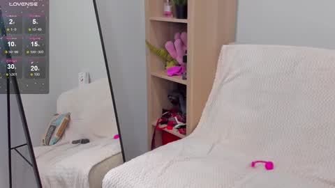 teasyminagirl_ online show from December 18, 2:40 am