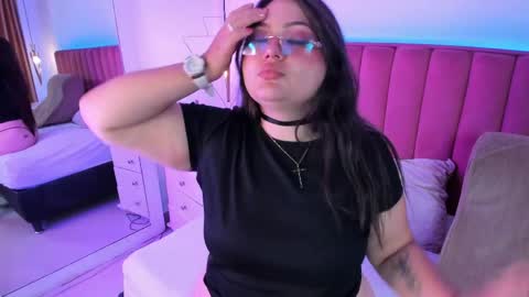 tessa_sinclaire online show from March 30, 9:26 pm