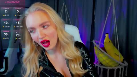 TessaHamilton online show from February 11, 1:04 pm