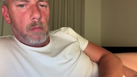 thabomb420563 online show from June 3, 9:53 pm