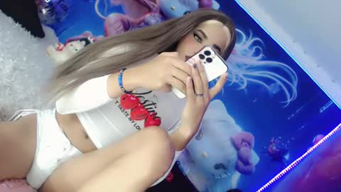 Snapshot of thalia_gil21 chatting on February 19, 12:25 am Thalia Girl online show from February 19, 12:25 am