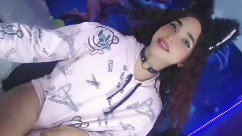 Snapshot of thalia_gil21 chatting on February 19, 9:36 pm Thalia Girl online show from February 19, 9:36 pm