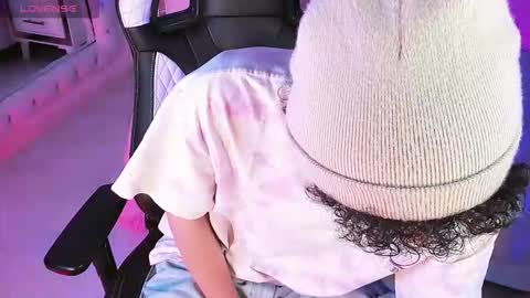 thanier_18 online show from March 3, 8:05 pm