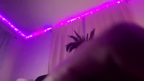 thatflcouplee online show from April 13, 4:39 am