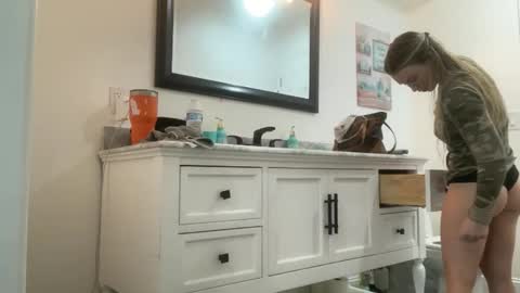 thatoneblondee online show from January 9, 4:12 pm