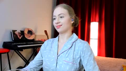 Ally    STREAMING ON TWITCH NOW Check my Twitter for updates online show from March 9, 11:46 pm