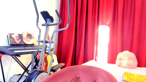 Ally    STREAMING ON TWITCH NOW Check my Twitter for updates online show from September 19, 6:44 pm