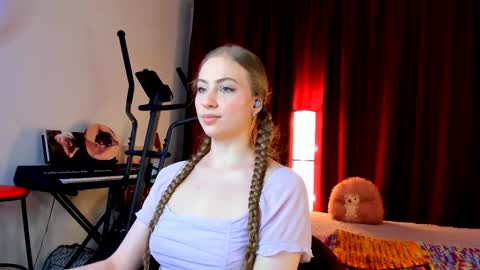 Ally    STREAMING ON TWITCH NOW Check my Twitter for updates online show from September 23, 3:39 pm