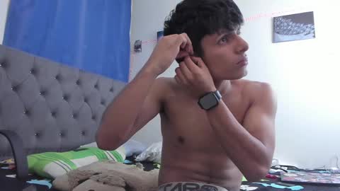 Snapshot of the_weed_guys chatting on December 30, 3:47 am Danny online show from December 30, 3:47 am