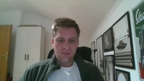 Snapshot of thedon2123 chatting on December 4, 5:38 pm thedon2123 online show from December 4, 5:38 pm