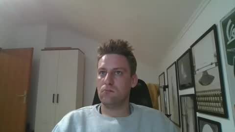 Snapshot of thedon2123 chatting on December 1, 6:43 pm thedon2123 online show from December 1, 6:43 pm