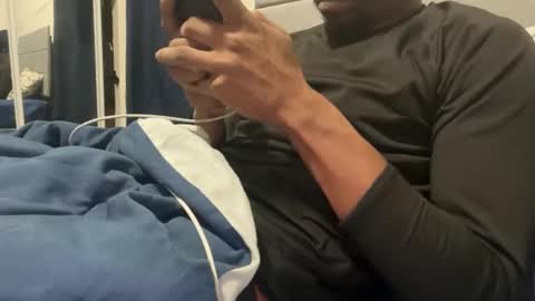 Snapshot of theeshooterr chatting on January 17, 10:56 pm theeshooterr online show from January 17, 10:56 pm