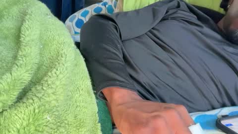 Snapshot of theeshooterr chatting on February 19, 9:25 pm theeshooterr online show from February 19, 9:25 pm