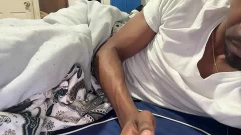 Snapshot of theeshooterr chatting on February 6, 11:09 am theeshooterr online show from February 6, 11:09 am