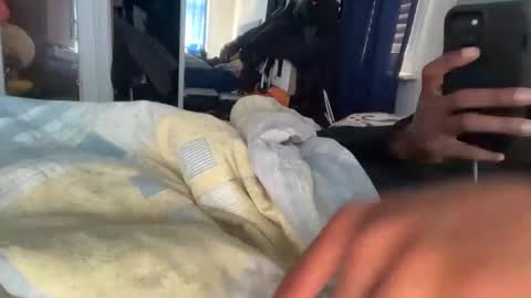 Snapshot of theeshooterr chatting on October 25, 1:33 pm theeshooterr online show from October 25, 1:33 pm