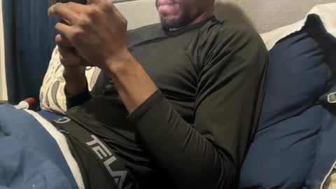 Snapshot of theeshooterr chatting on February 3, 10:32 pm theeshooterr online show from February 3, 10:32 pm