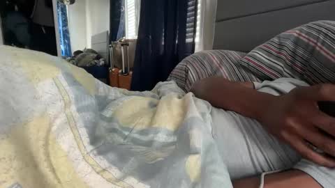 Snapshot of theeshooterr chatting on October 15, 3:24 pm theeshooterr online show from October 15, 3:24 pm